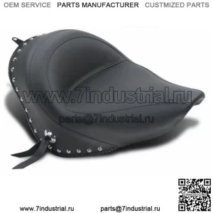 Mustang Solo Seat Chrome с шипами и шипами 2006-2017 Покрышка Harley Fatboy Softail 200 (Для: Harley-Davidson)